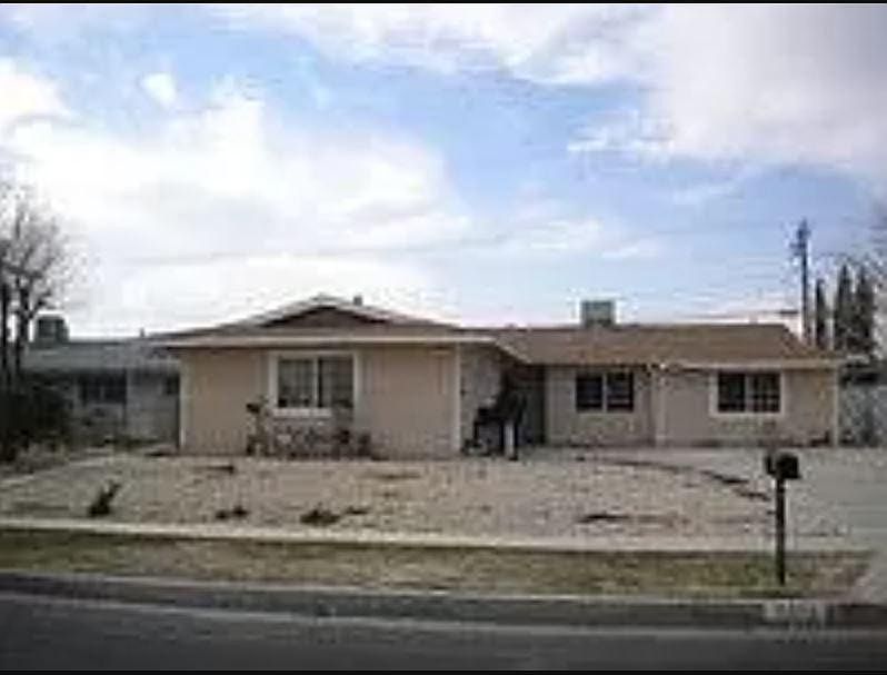 1st image of 15698 La Paz Dr