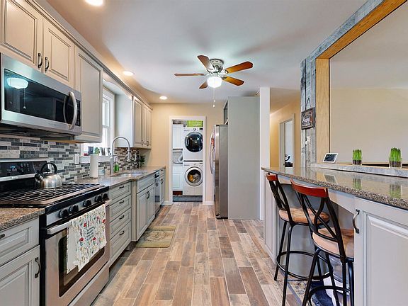2nd image of 621 Woodland Ave