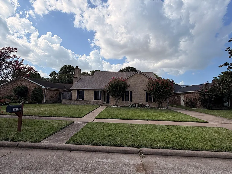 22118 Fincastle Dr — Photo 35