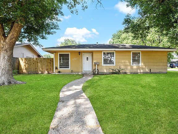 2nd image of 2817 Lancaster Ln