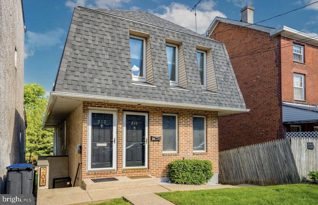 2 bed, 1.0 bath, 936 sqft, $2,450 — Photo 1