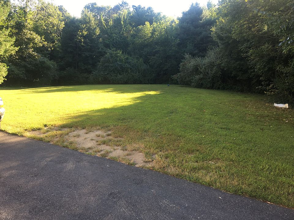 2nd image of 159 Island Pond Rd