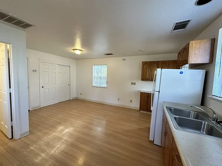 607 Kentucky St #B — Photo 2