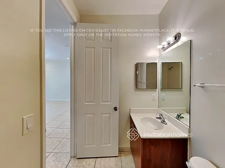 568 NE 35th Ave — Photo 21