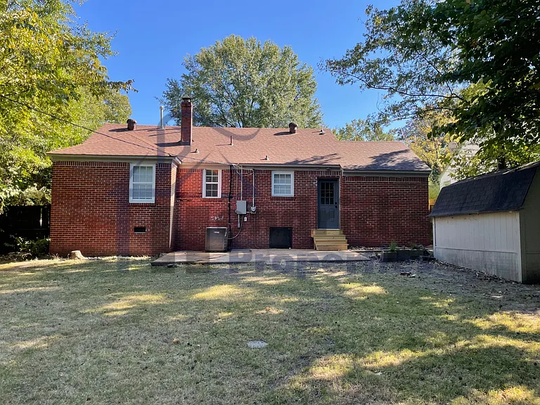 967 Little John Rd — Photo 4