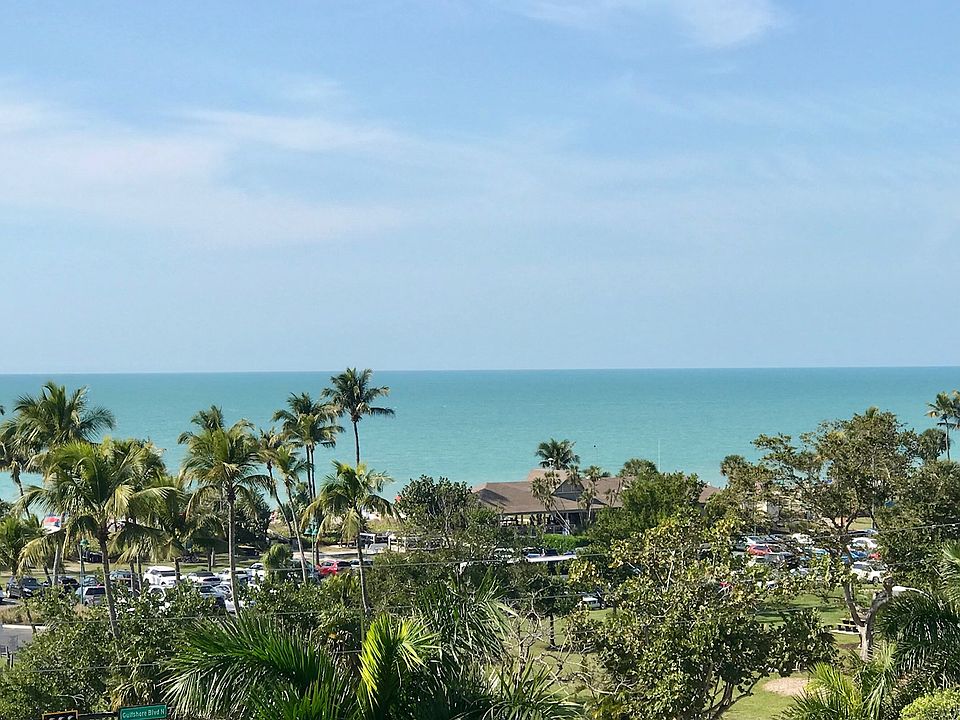 Fabulous Views of Gulf and Bay from balcony.