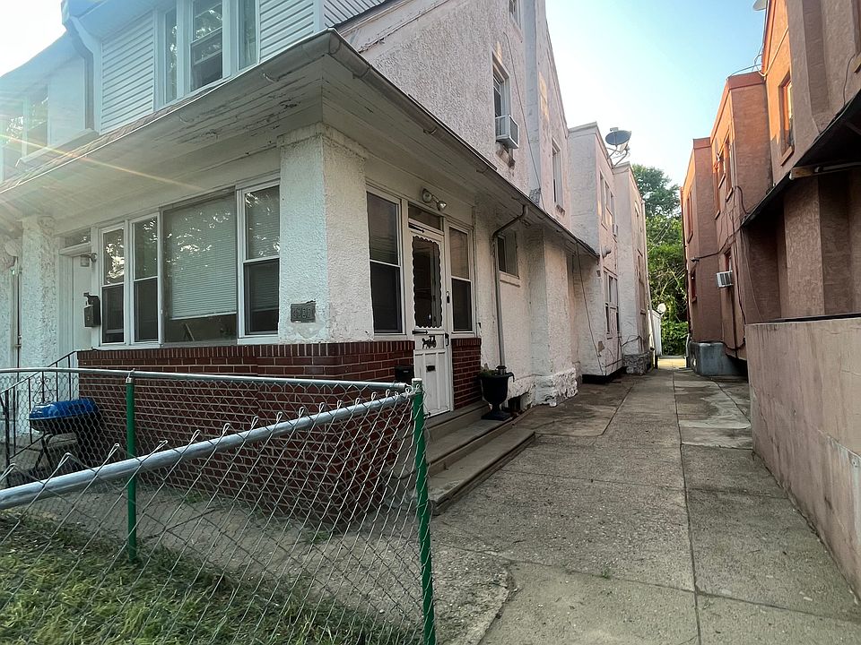 FRONT OF HOME

GARAGE AND PARKING OUT BACK LEASING TO BACK DOOR.
