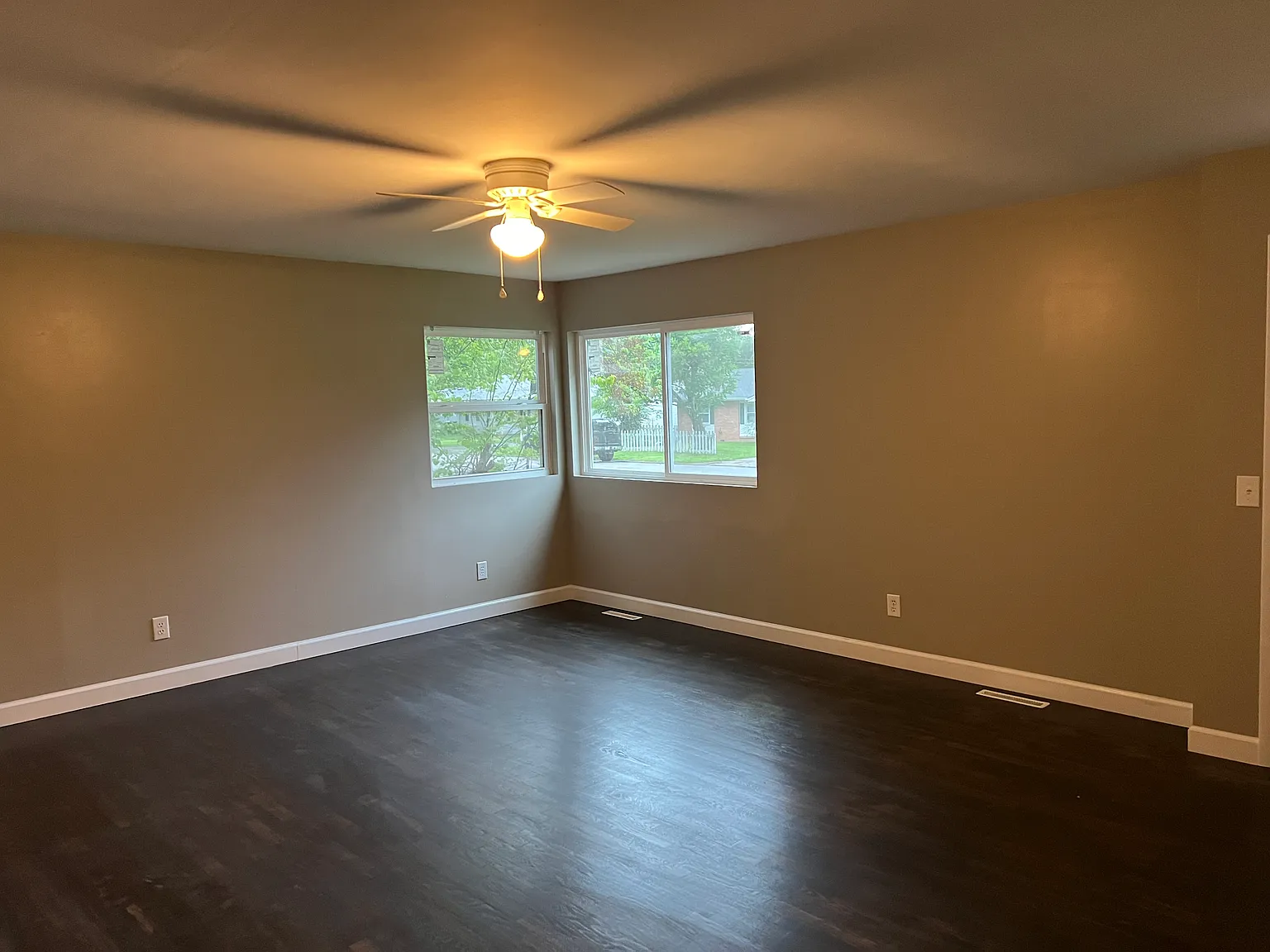 3 bed, 1255 sqft, $1,349 — Photo 2
