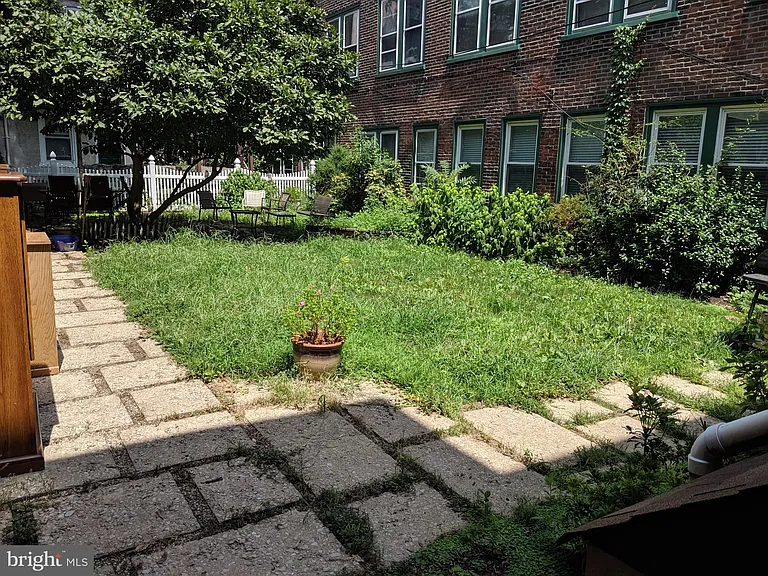1713 Green St #2 — Photo 10
