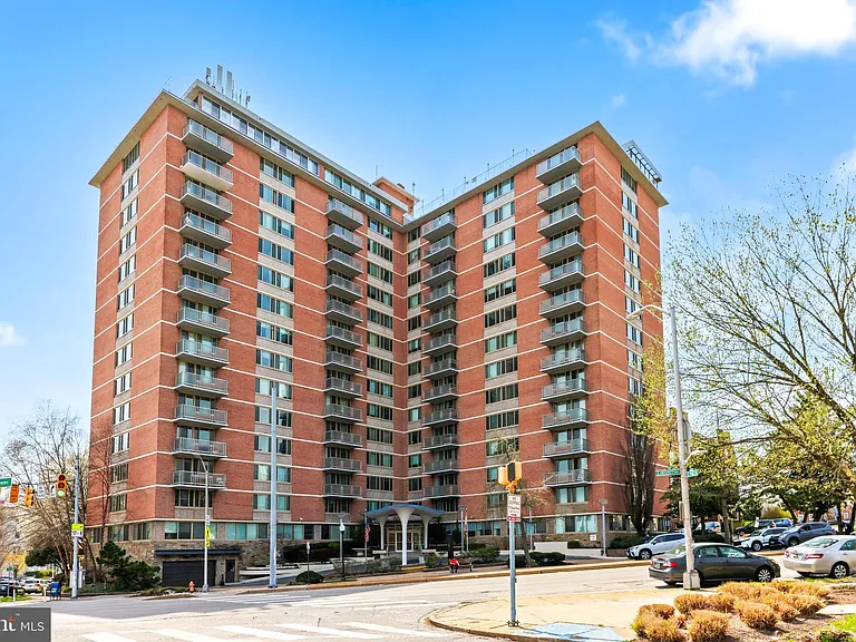 1 E University Pkwy #106 — Photo 25