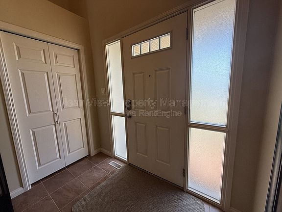 3rd image of 53 Mount Sundance Rd W