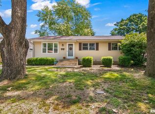 1916 Fairmont Dr, Springfield, IL 62702