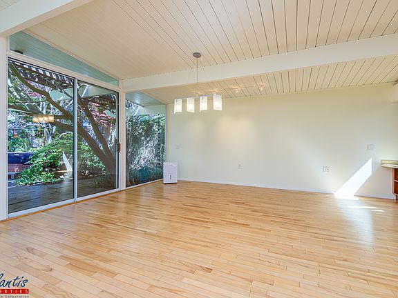 5th image of 739 Holly Oak Dr