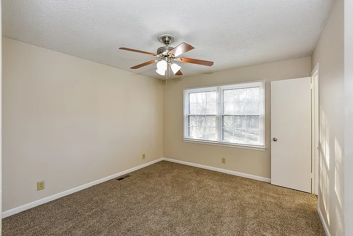 112 Becky Ln — Photo 10
