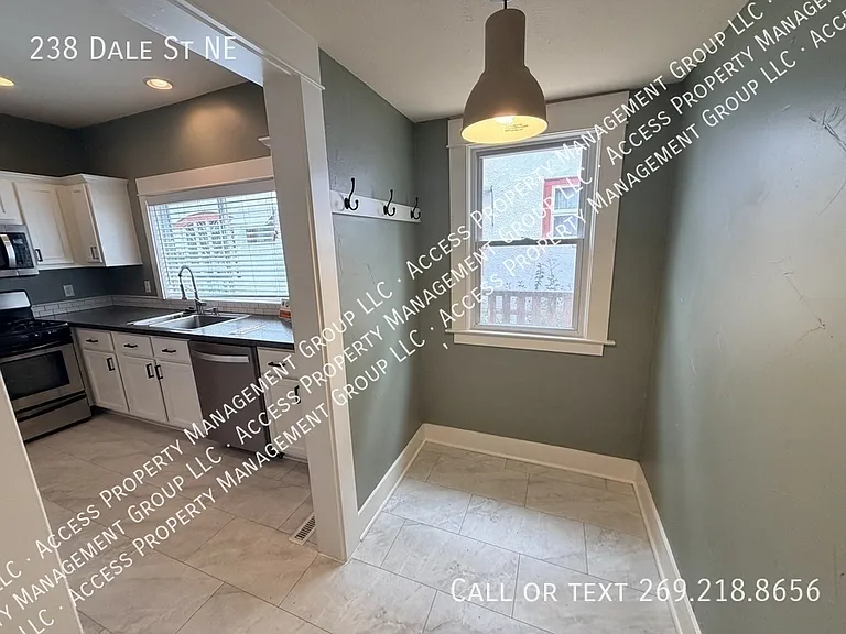 238 Dale St NE — Photo 21