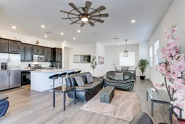 209 Coltrane Canyon Ave — Photo 21