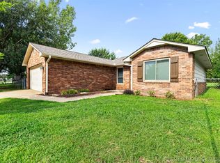 18324 S Cedar Ridge Rd, Claremore, OK 74019