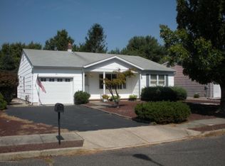 69 Castleton Dr, Toms River, NJ 08757