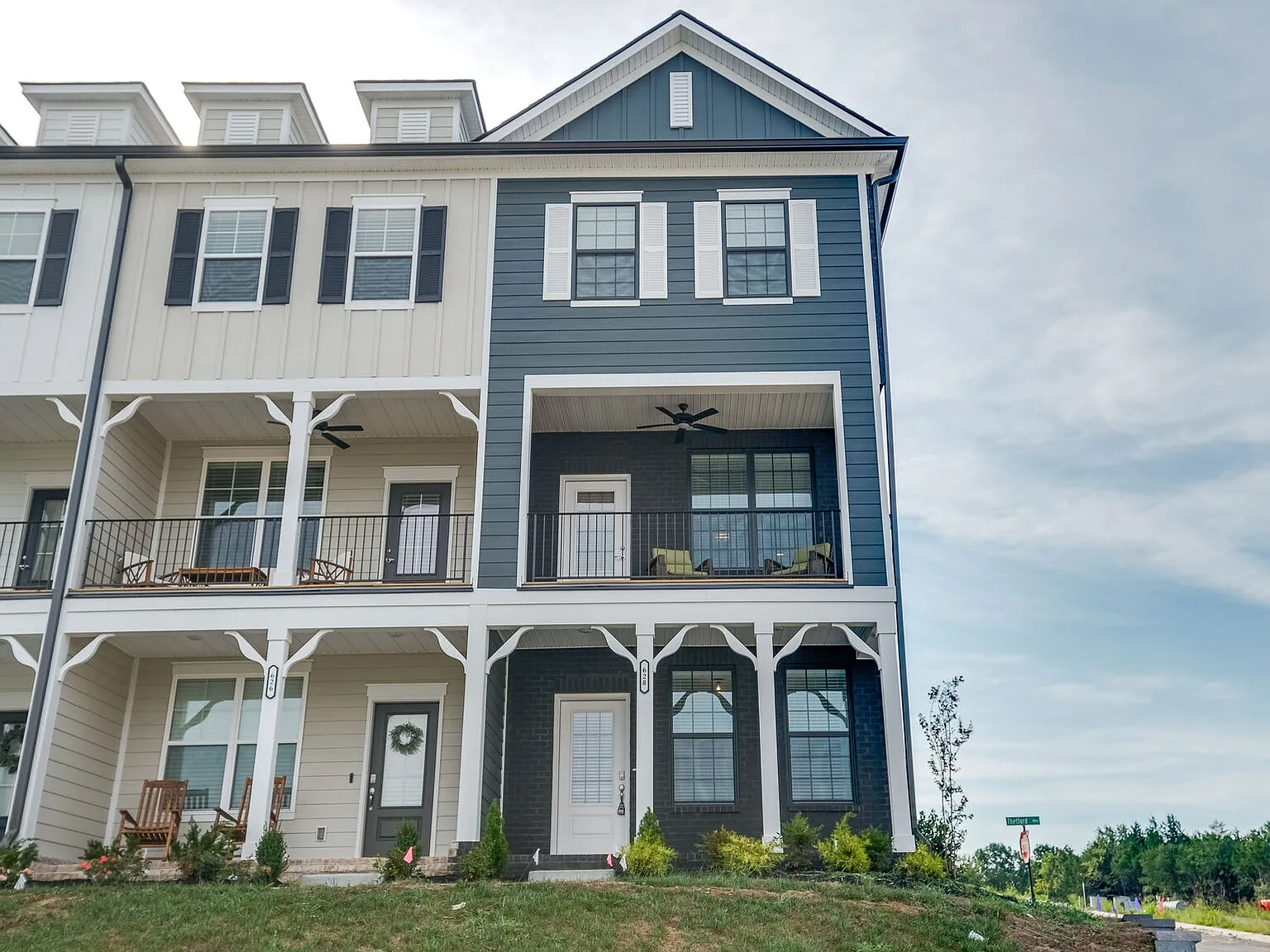 2 bed, 3.5 bath, 1692 sqft, $2,550 — Photo 1