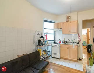 Rented by Wave Real Estate Group