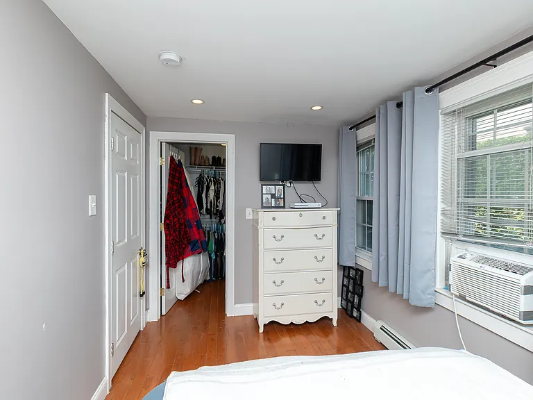 10 Underhill St #2 — Photo 15