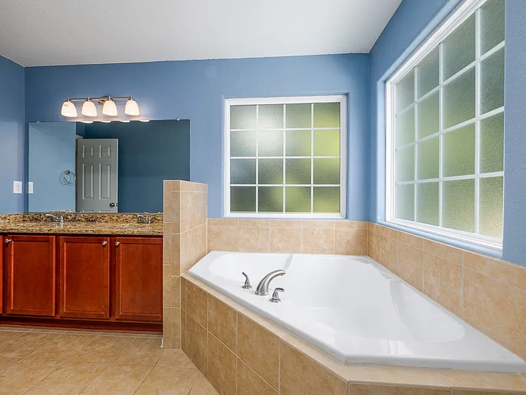 7713 Cortlandt Pl — Photo 28