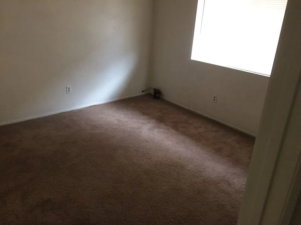 2 bed, 700 sqft, $900 — Photo 4
