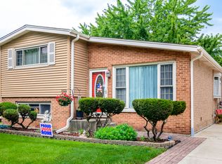 505 N Willow Rd, Elmhurst, IL 60126