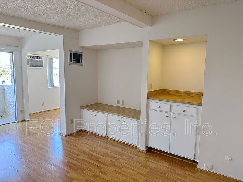 1st image of 6155 Fulton Ave #209