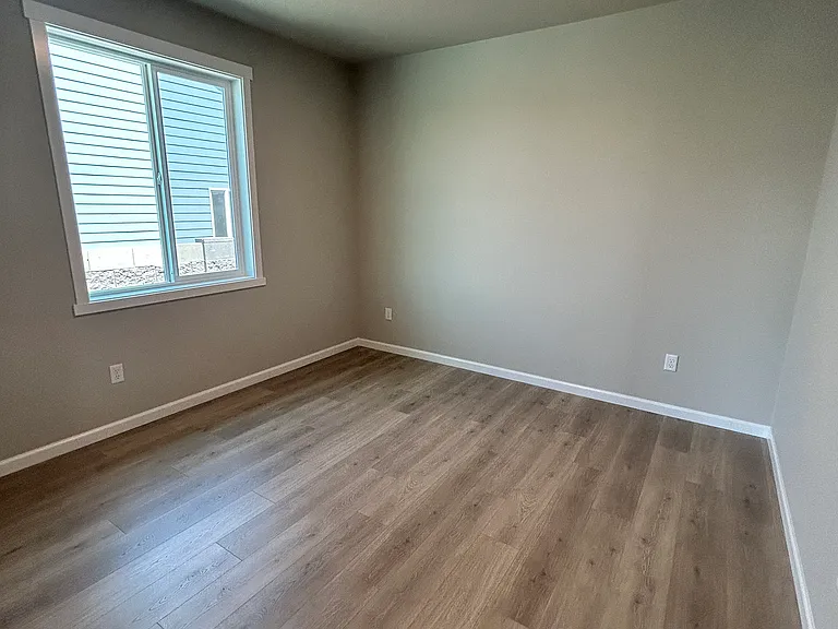 352 Snowgrass Ave — Photo 4