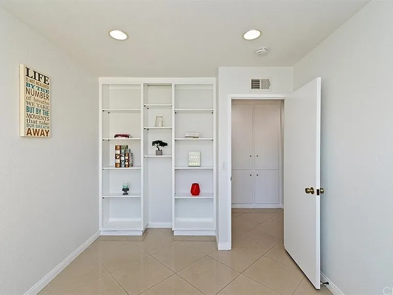 13043 Espinheira Dr — Photo 3