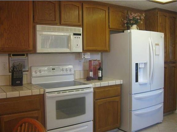 3rd image of 5716 Bluffs Dr
