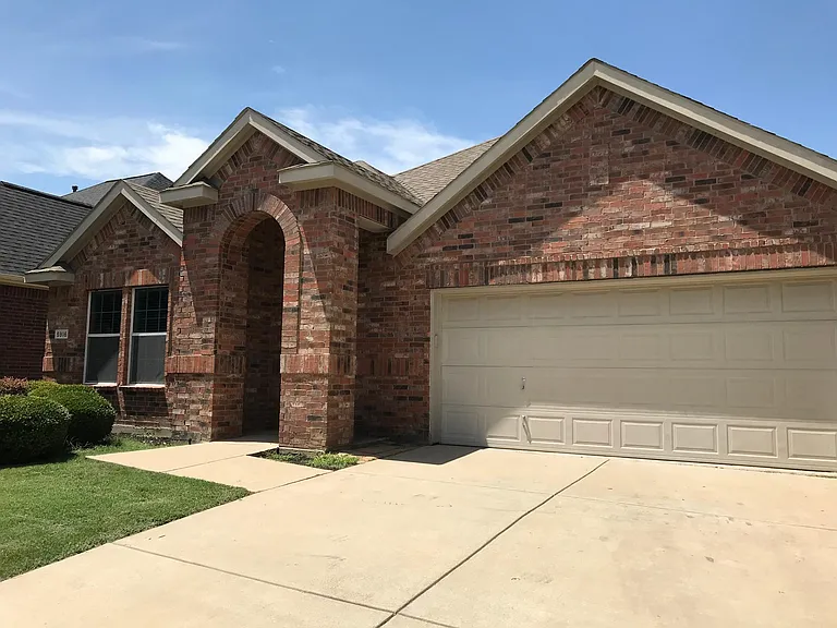 5916 Greenmeadow Dr — Photo 1