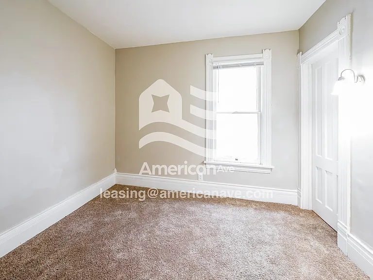 831323_009_wm_-_main_bedroom_13459823.jpg