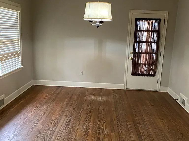 1683 Woodlawn Ave — Photo 5