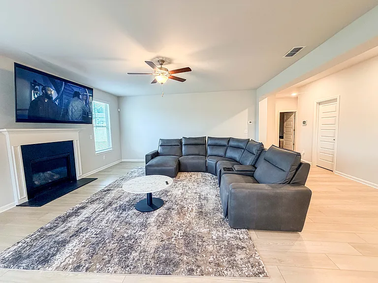 628 Sidney Ct — Photo 11