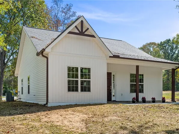 1055 Fisher Ferry St, Thomasville, NC 27360