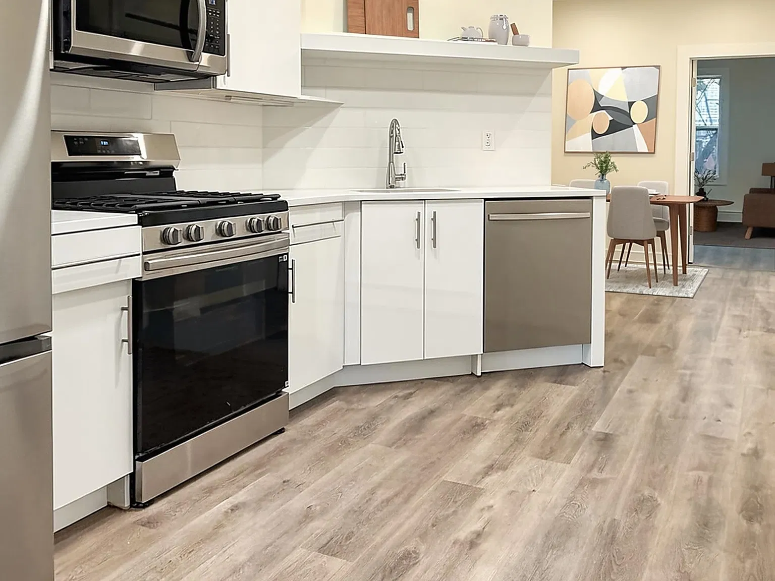 2 bed, 1.0 bath, $2,150 — Photo 2
