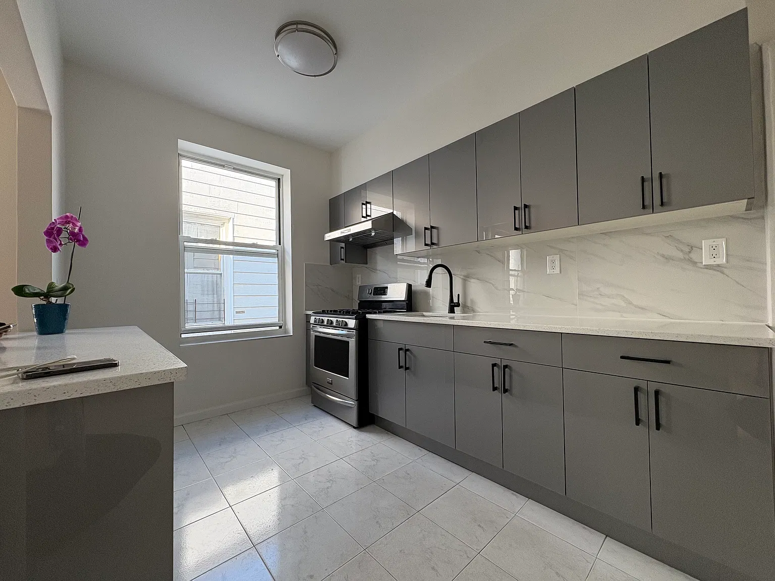 4 bed, 1.5 bath, 1080 sqft, $3,500 — Photo 4