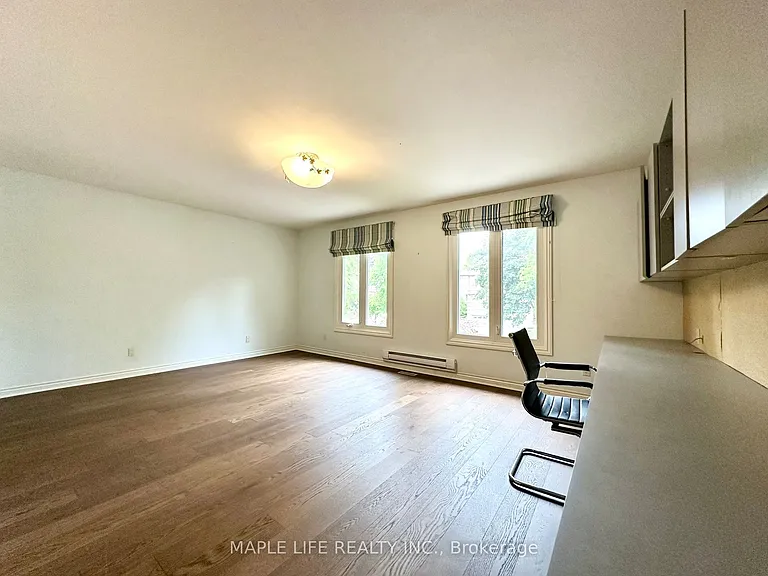 52 Prince Edward Blvd — Photo 32