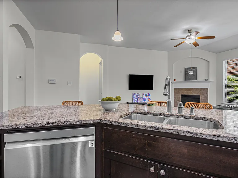 5524 Allamanda Dr — Photo 7