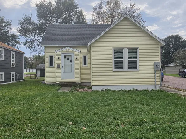 1122 1st St, Brookings, SD 57006