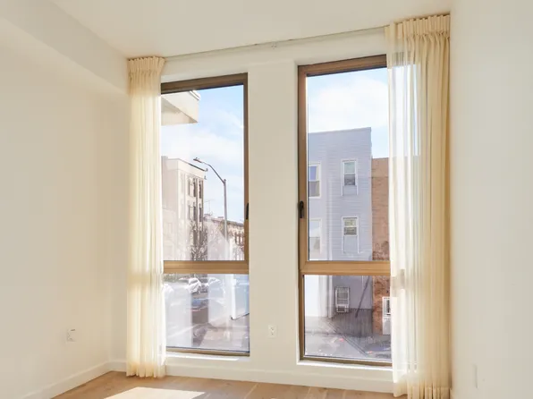 373 Palmetto Street image 4 of 12