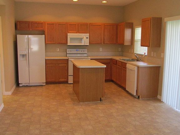 Kitchen/Dining Area