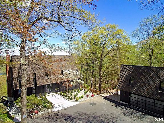 2nd image of 12 Hillcrest Court