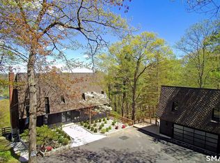 12 Hillcrest Court, Ridgefield, CT 06877