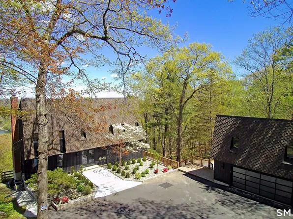 12 Hillcrest Court, Ridgefield, CT 06877