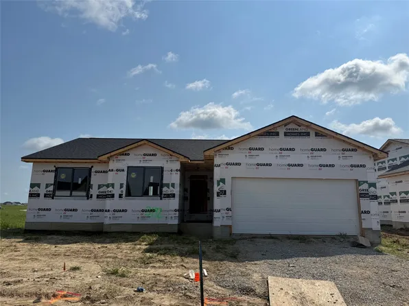 3192 Marigold Cir, Pella, IA 50219