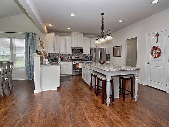 5th image of 200 Bucktail Dr