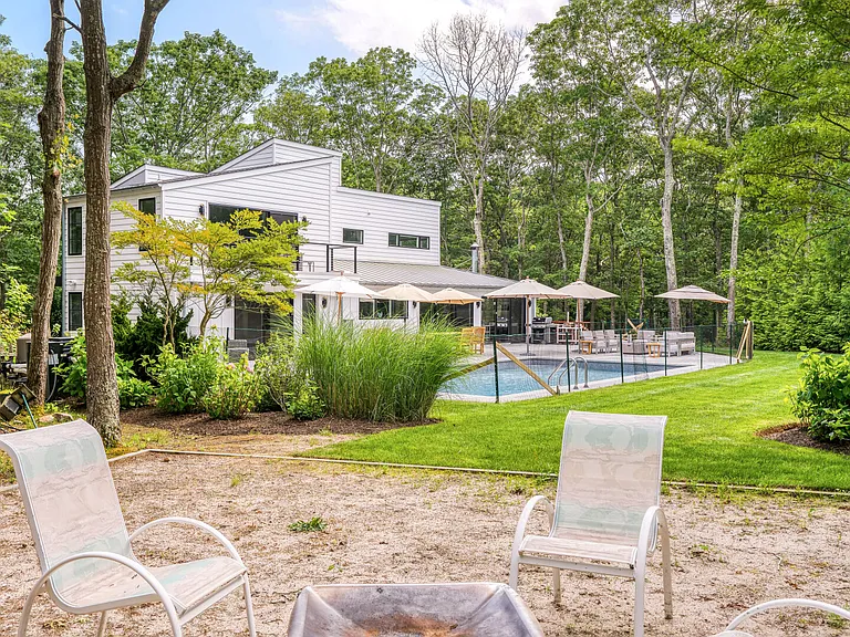 95 Peconic Hills Dr — Photo 37